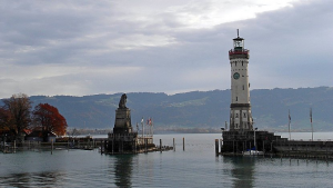 走進一座浮在湖上的小城｜林道 Lindau 的午後與倒影
